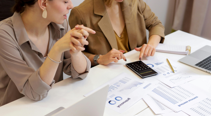What's the Difference Between a Bookkeeper and an Accountant?